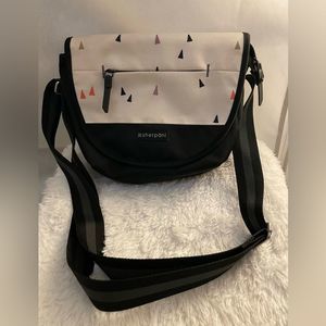 Sherpani crossbody purse - wide strap excellent condition